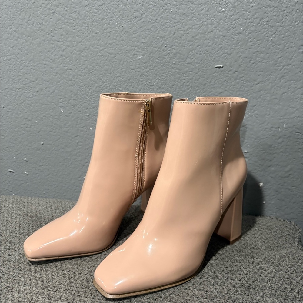Jennifer Lopez Nude Heeled Boots